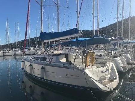 Explore Novi Vinodolski on a 9.96m Rental Sailing Yacht Jeanneau Sun Odyssey 33