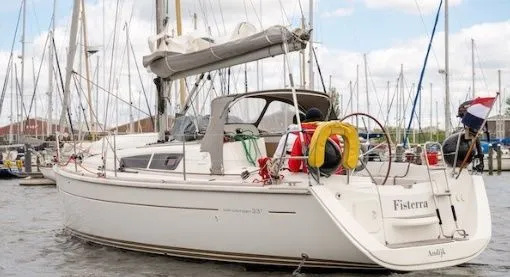 Rent a 9.96m Jeanneau Sun Odyssey 33i Sailing Yacht in Andijk