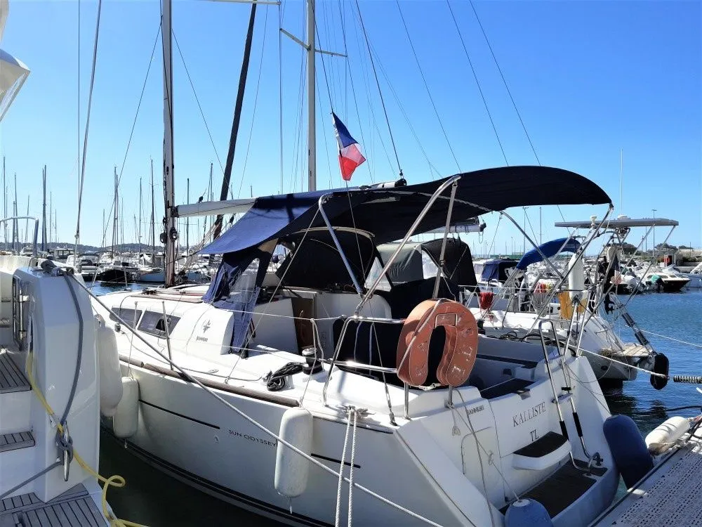 Charter a 9.7m Sailing Yacht in Toulon
