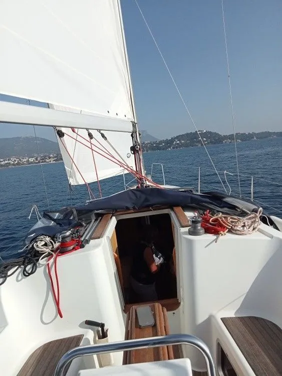 Charter a 9.7m Sailing Yacht in Toulon