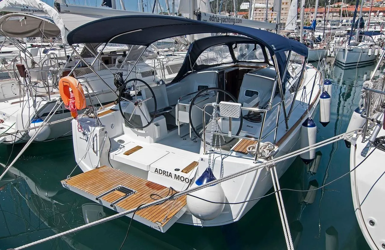 Adria Moon Charterboot - 4