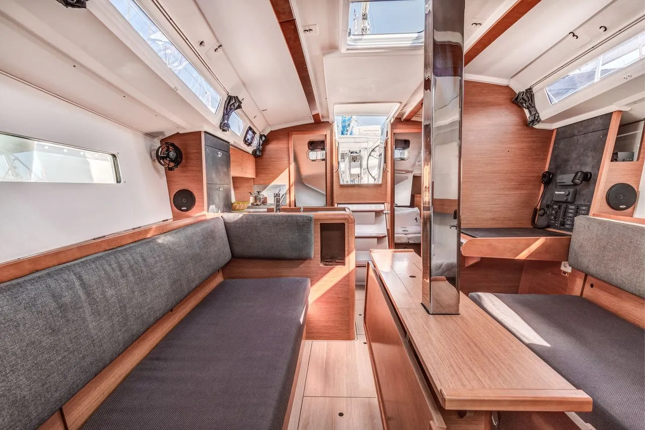 Charter a 10.34m Boat in Paleros