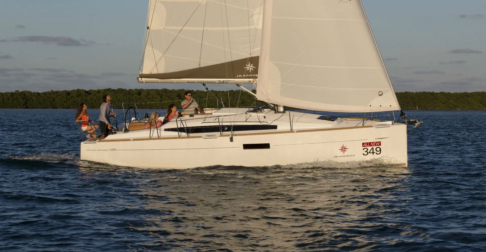 Charter a 10.34m Sailing Yacht in Rodi Garganico