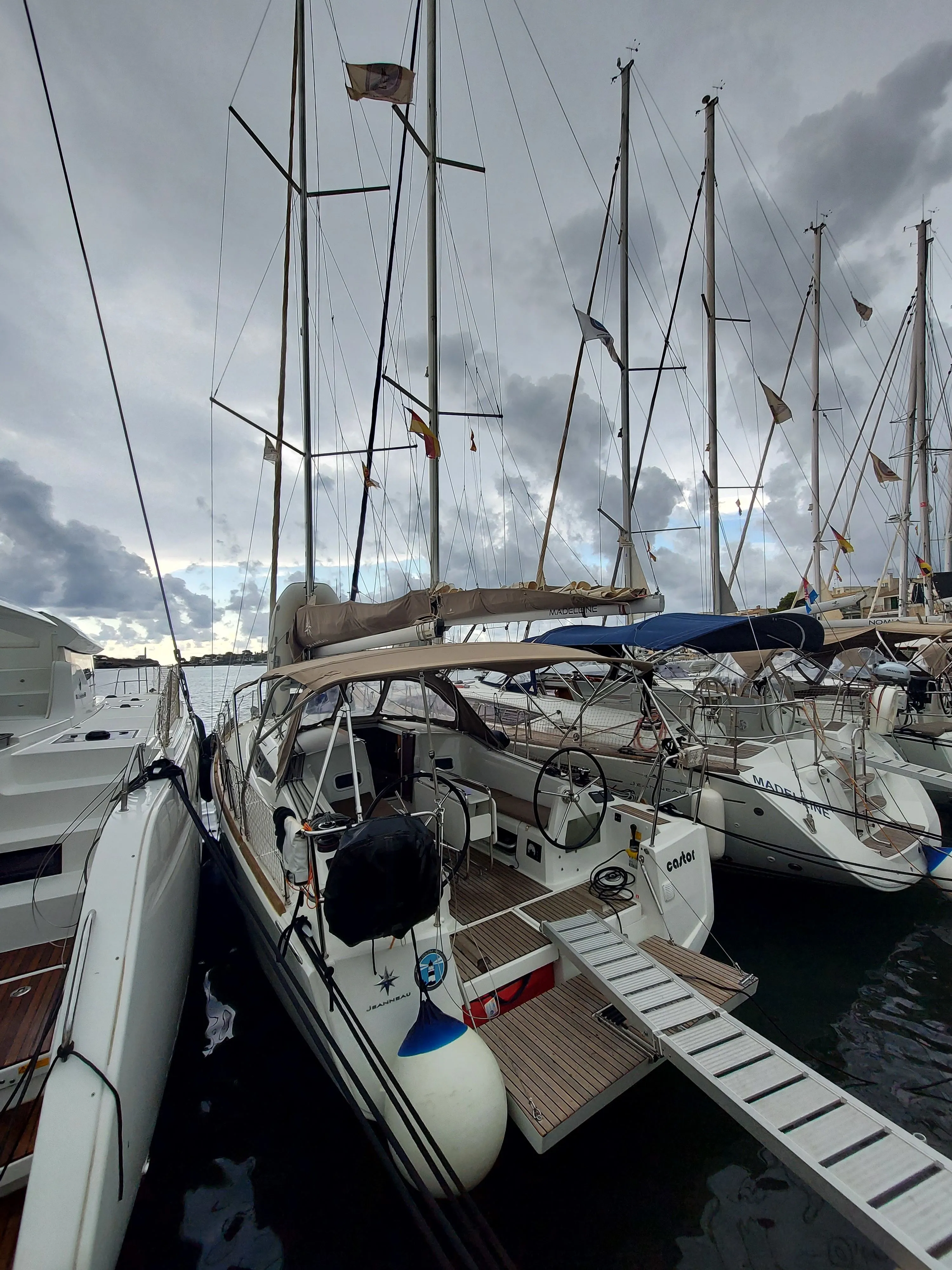 Explore Portocolom on a 10.34m Rental Boat