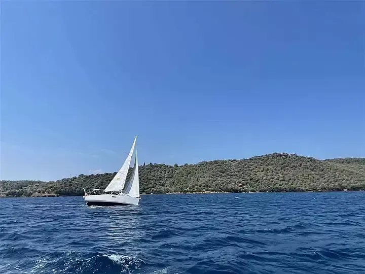 Charter a 10.34m Jeanneau Sun Odyssey 349 in Volos