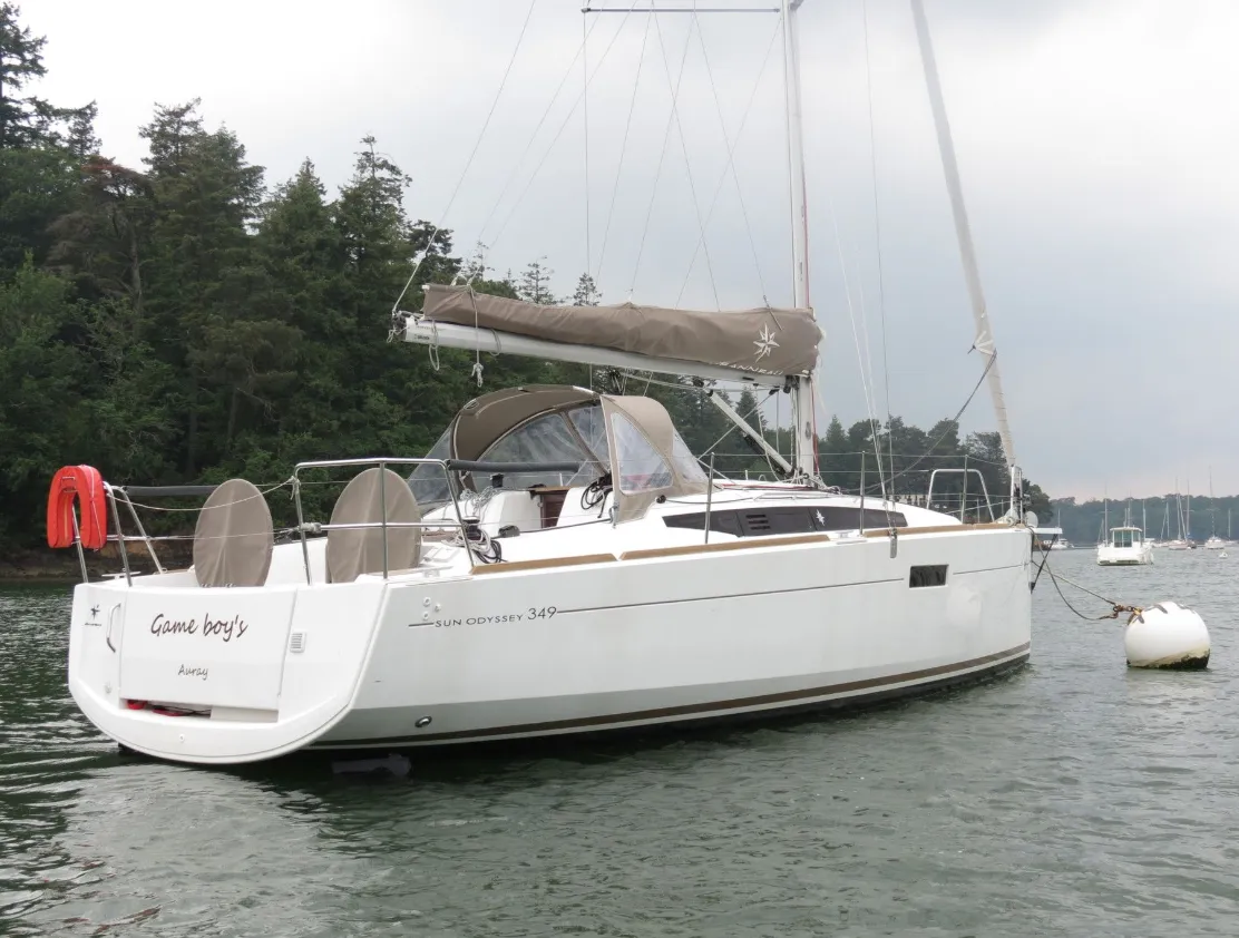 Explore Brest on a 10.34m Rental Sailing Yacht Jeanneau Sun Odyssey 349