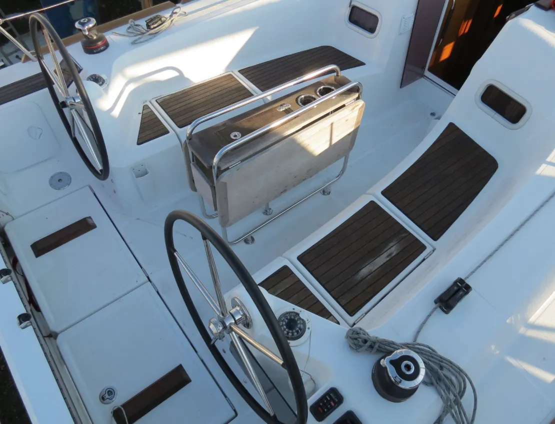 Explore Brest on a 10.34m Rental Sailing Yacht Jeanneau Sun Odyssey 349