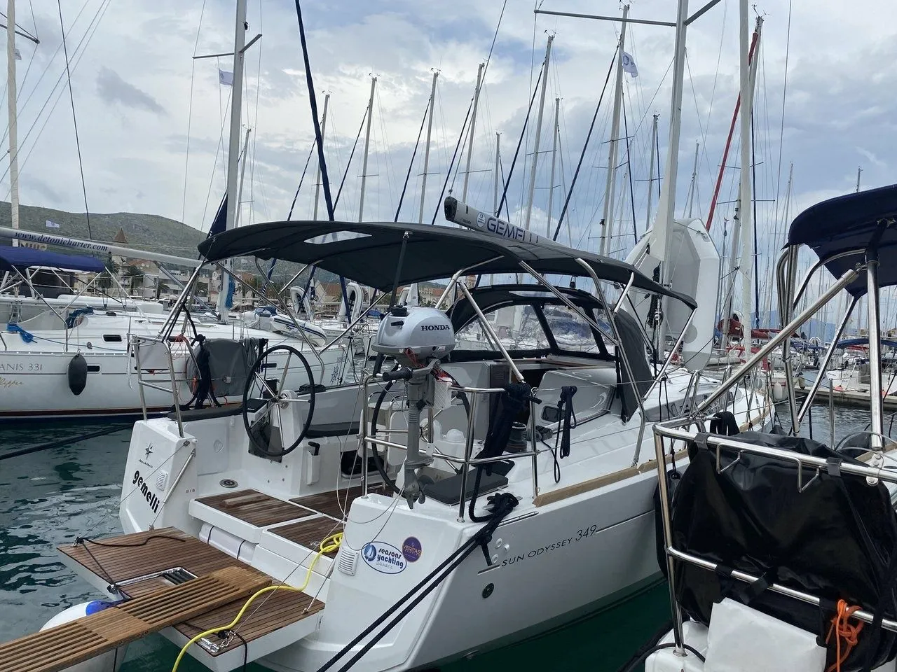 Boot - Rent a 10.34m Sailing Yacht Jeanneau Sun Odyssey 349 in Trogir