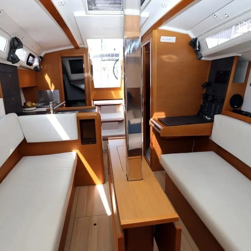 Gin Tonic Charter Boat - 4