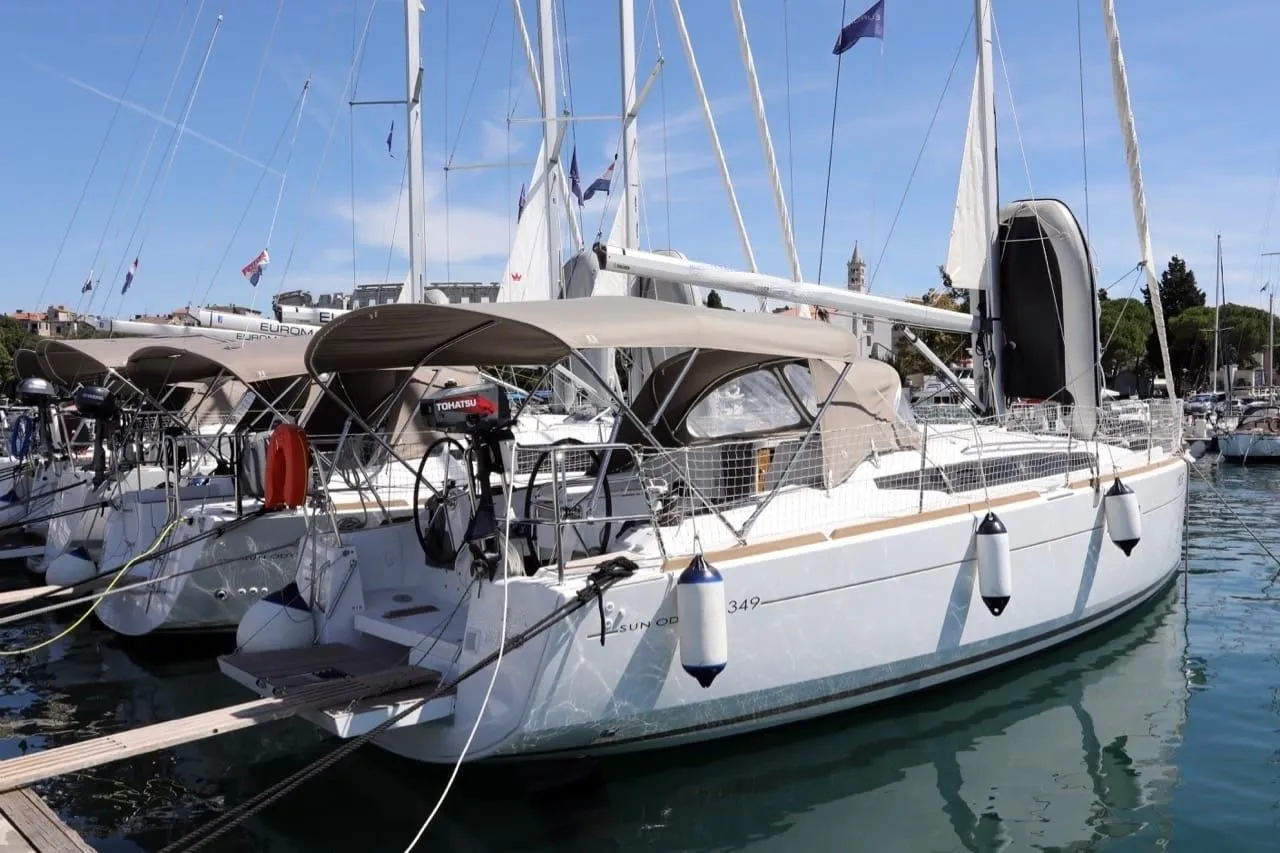 Gin Tonic Charter Boat - 3