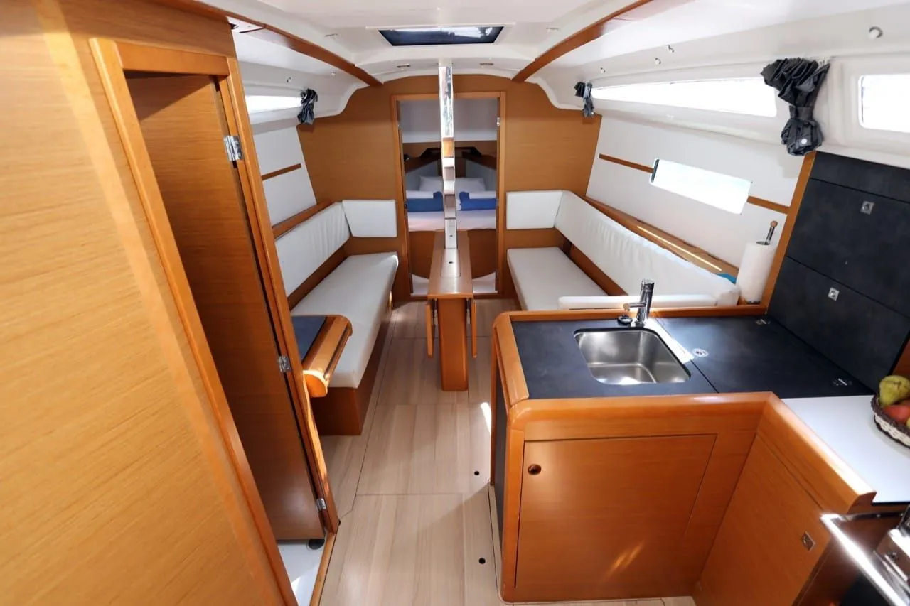 Gin Tonic Charter Boat - 5