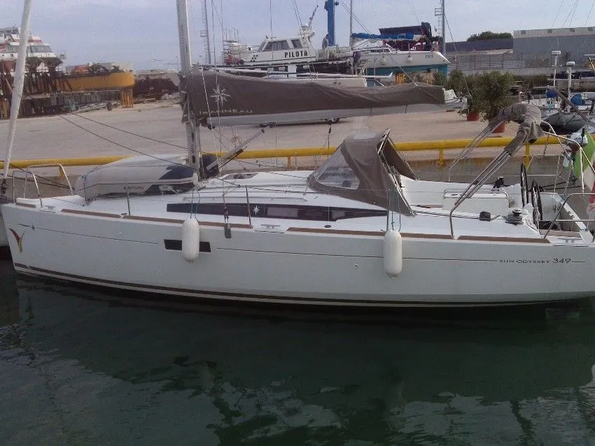 Explore Trapani on a 10.34m Rental Sailing Yacht