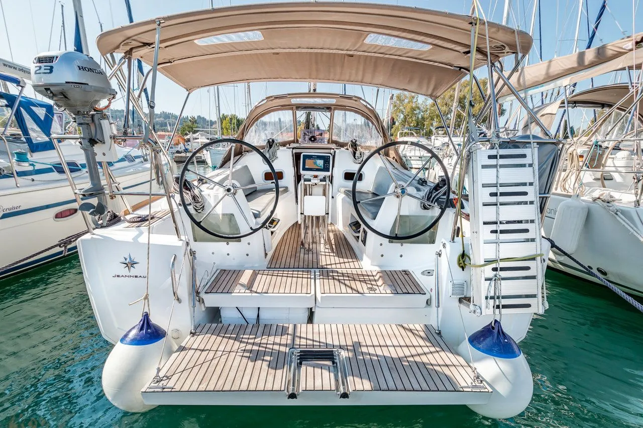 Charter a 10.34m 3 Cabin Sailing Yacht in Paleros