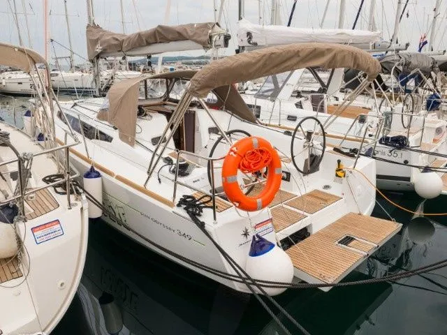 Pirovac Kiralık Jeanneau Sun Odyssey 349 10.34m Yelkenli Yat