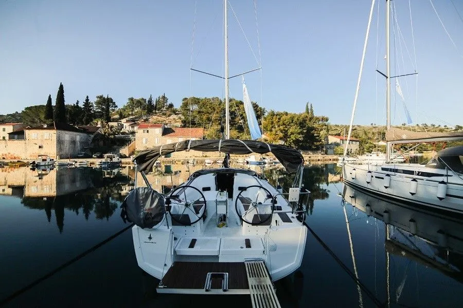 10.34m Ploče Jeanneau Sun Odyssey 349 Hire