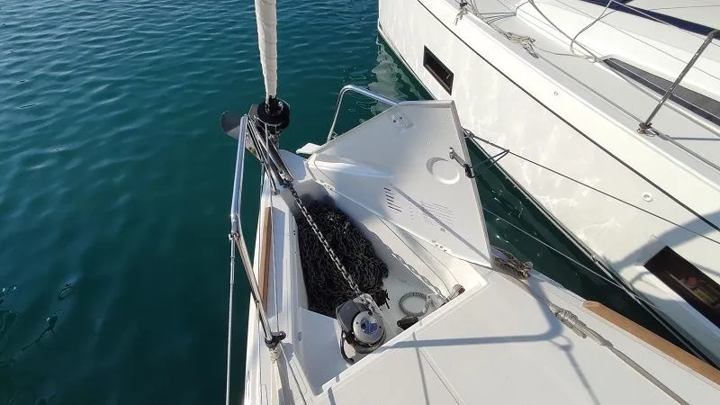 Charter a 9.98m Sailing Yacht in Volos