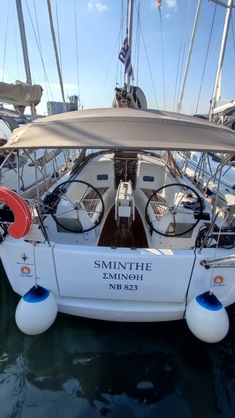 Charter a 9.98m Sailing Yacht in Volos