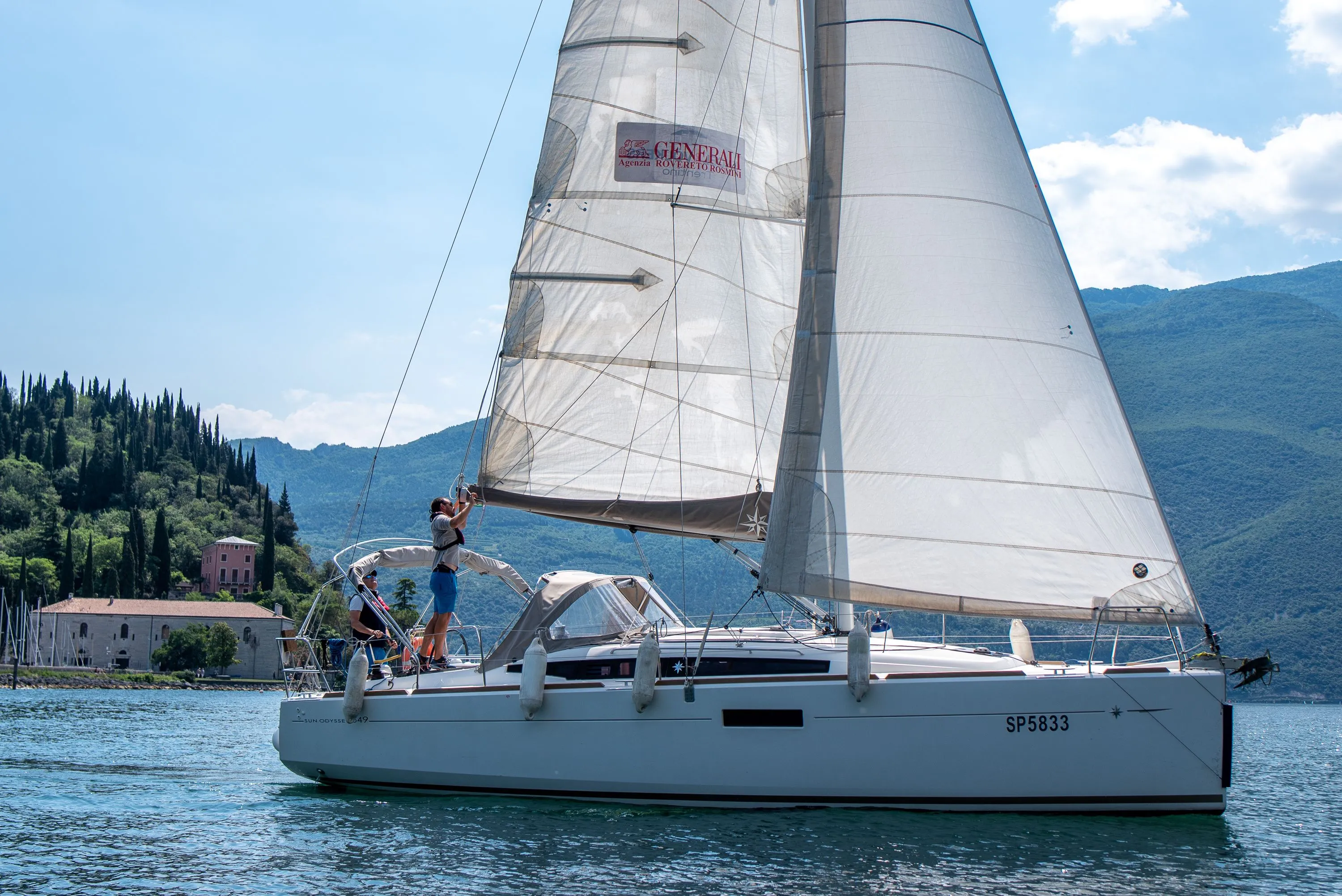 Riva del Garda 10.3m Kiralık Yelkenli Yat Jeanneau Sun Odyssey 349