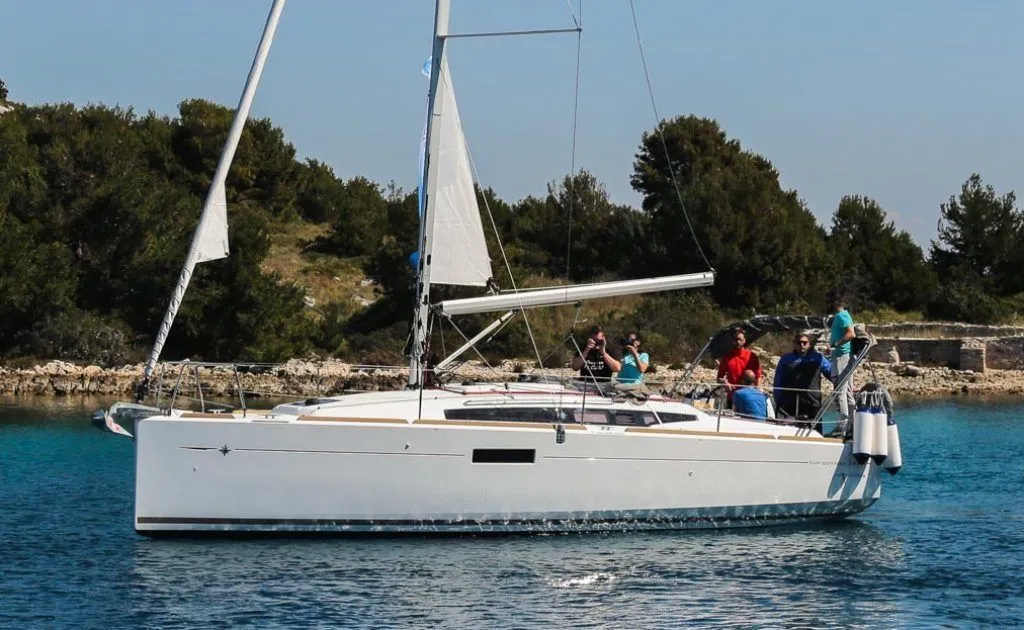 10.34m Ploče Sailing Yacht Hire