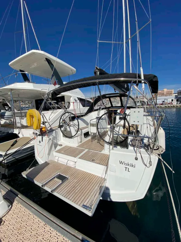 Charter a 10.34m Boat in Golfe-Juan