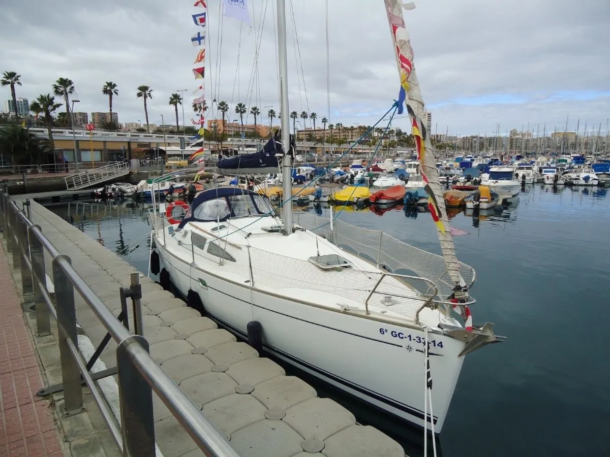 Rent a 10.4m Sailing Yacht in Las Palmas de Gran Canaria