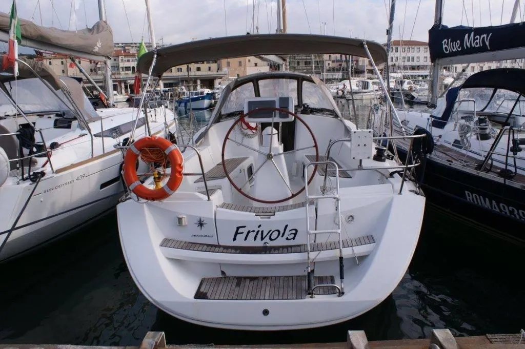 Charter a 10.94m Boat in San Vincenzo