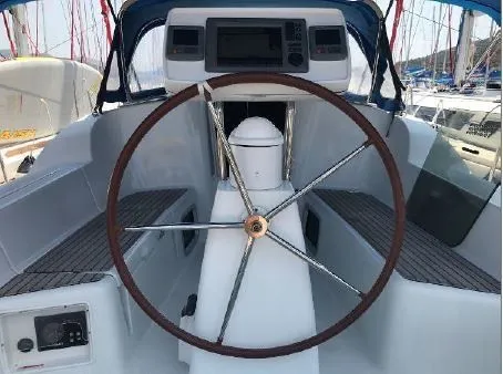 Mia Charter Boat