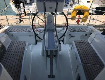 Mia Charter Boat