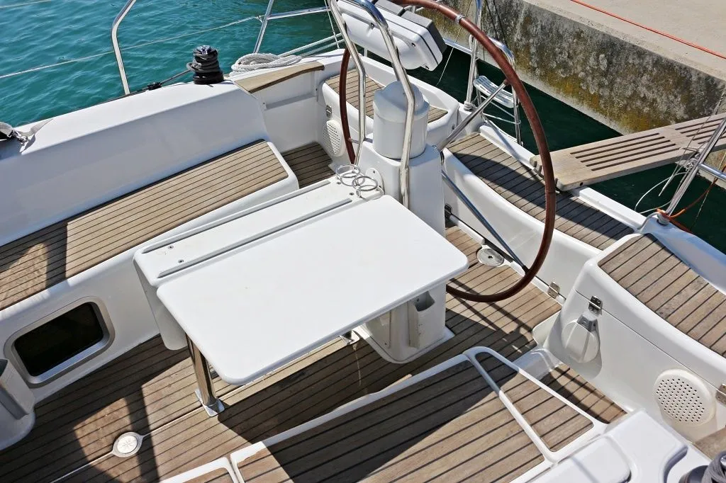 Sedna Charter Boat - 5