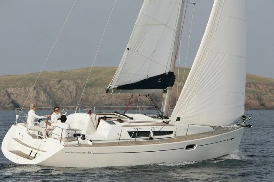 10.94m Corfu Town Sailing Yacht Hire