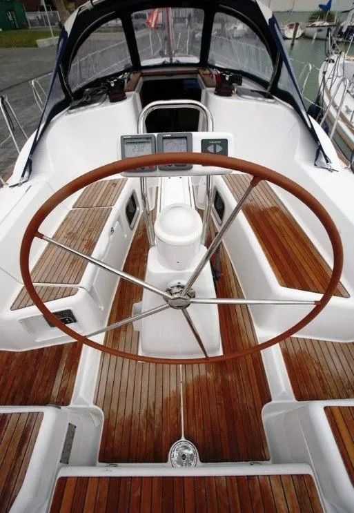 Charter a 10.69m Sailing Yacht in Balatonfured