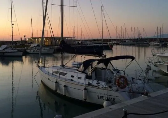 Explore Fezzano on a 11.4m Rental Sailing Yacht