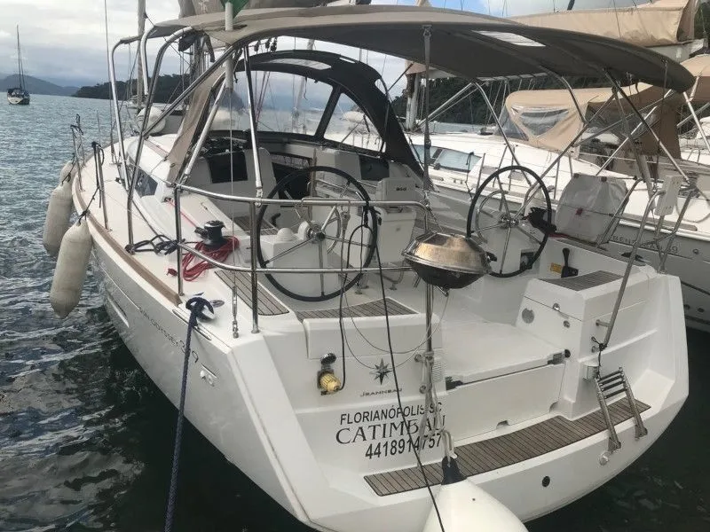 11.34m Paraty Jeanneau Sun Odyssey 379 Hire