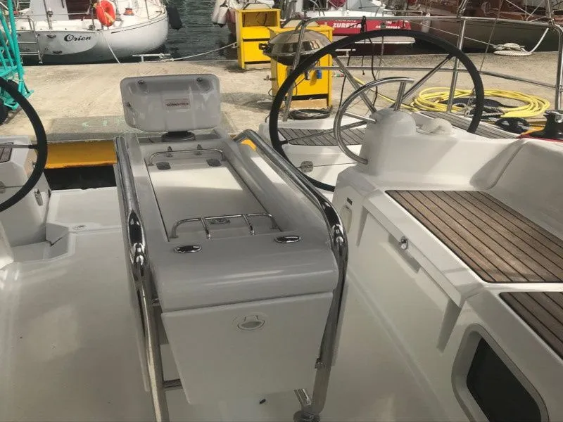 11.34m Paraty Jeanneau Sun Odyssey 379 Hire