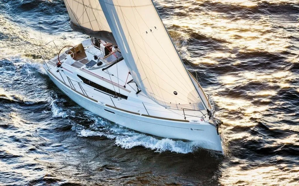 Charter a 11.34m Sailing Yacht Jeanneau Sun Odyssey 379 in Saint Malo