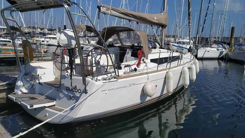 Rent a 11.34m Jeanneau Sun Odyssey 379 in Arzon