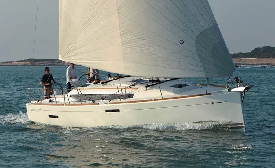 11.34m Parham Town Sailing Yacht Jeanneau Sun Odyssey 379 Hire