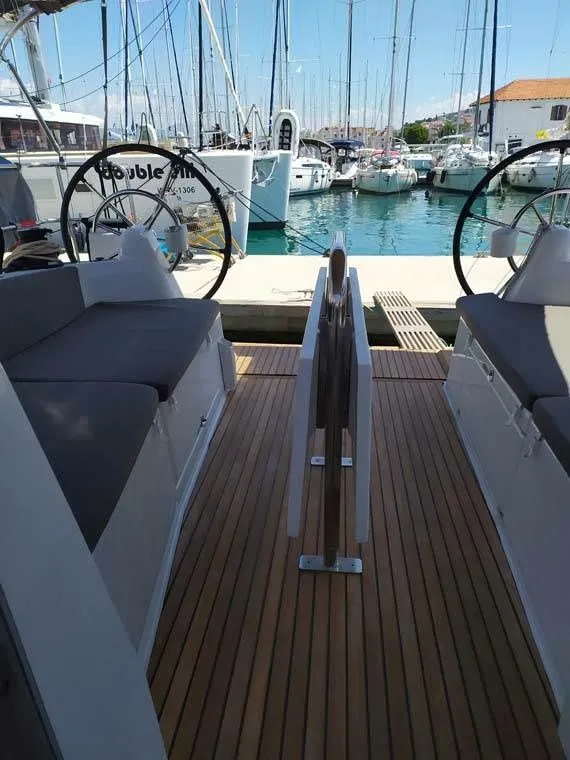 Bright Elli Charter Boat