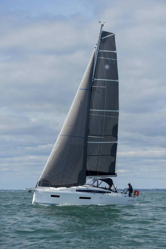 Charter a 11.75m Sailing Yacht in Tortola