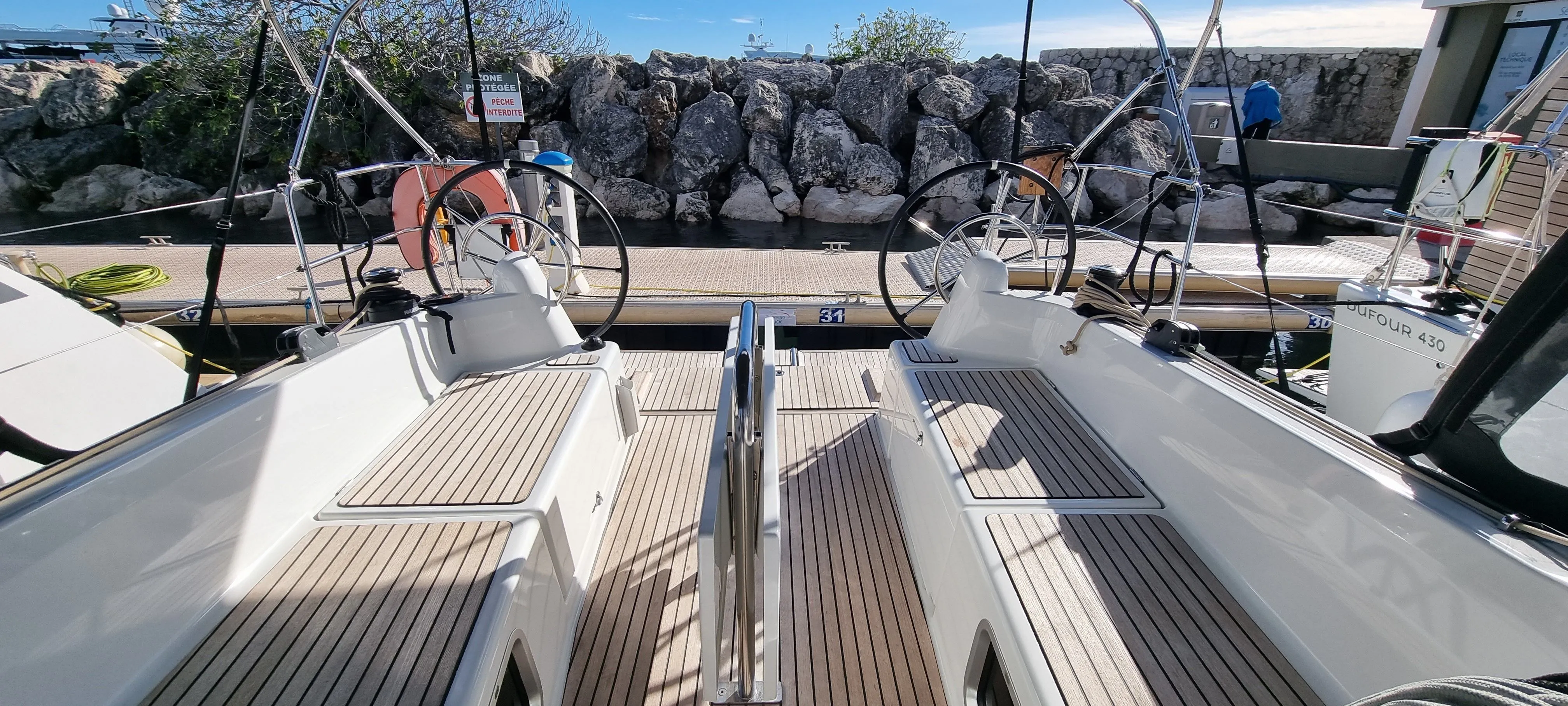 Charter a 11.22m Jeanneau Sun Odyssey 380 in Golfe-Juan