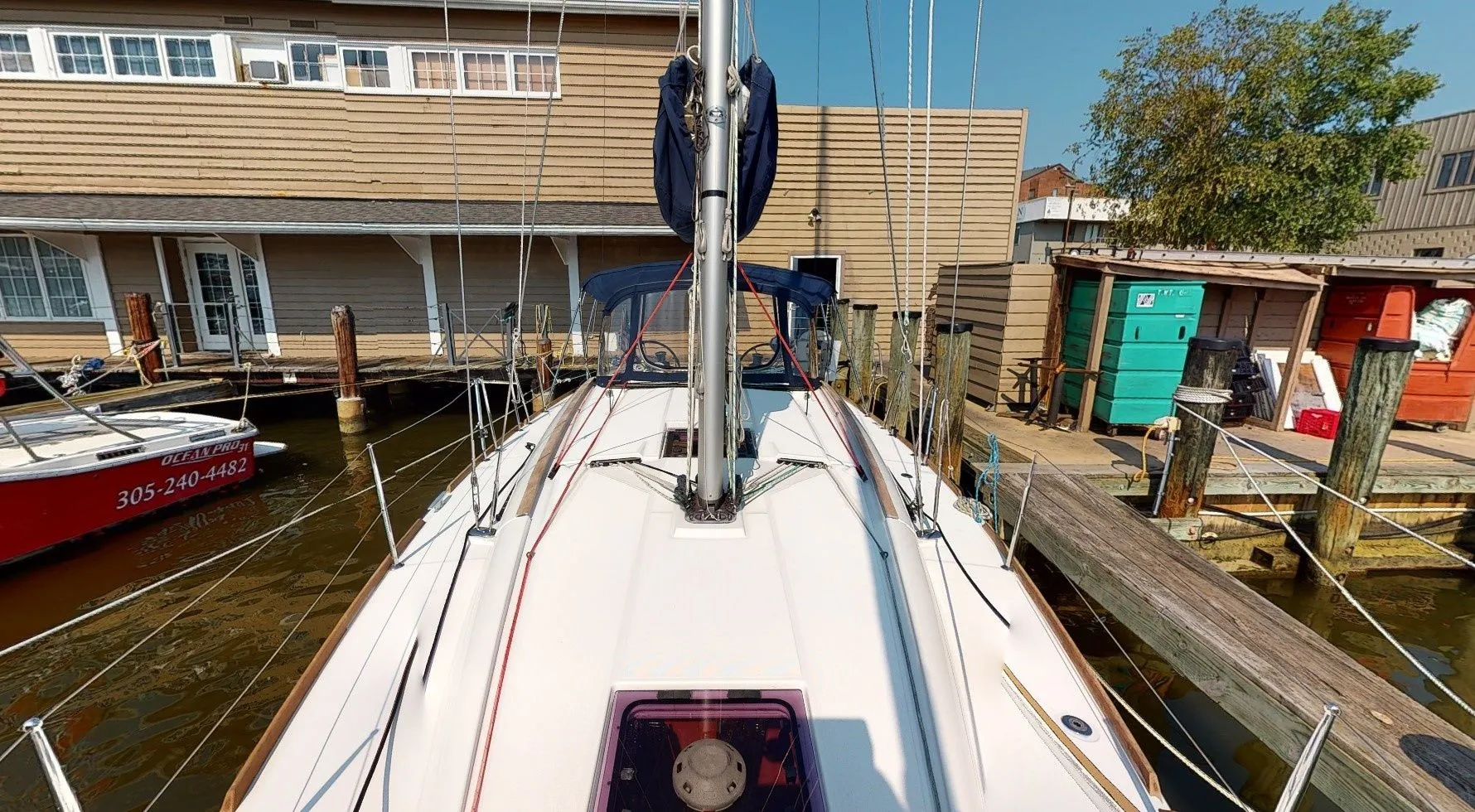 Explore Annapolis on a 11.76m Rental Jeanneau Sun Odyssey 389