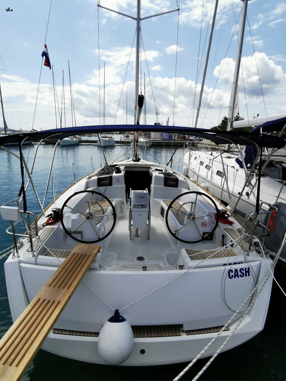 Explore Drage on a 11.34m 3 Cabin Sailing Yacht Rental
