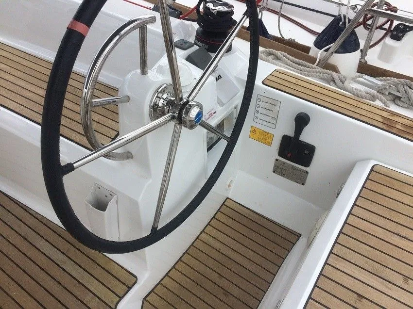Delta Kiss Charter Boat - 3