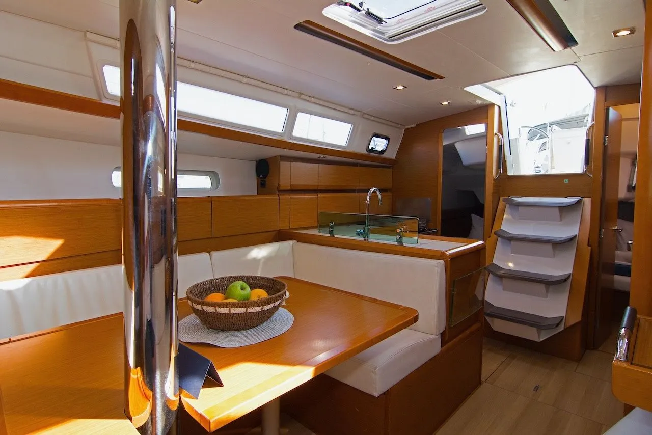 Delta Kiss Charter Boat - 5
