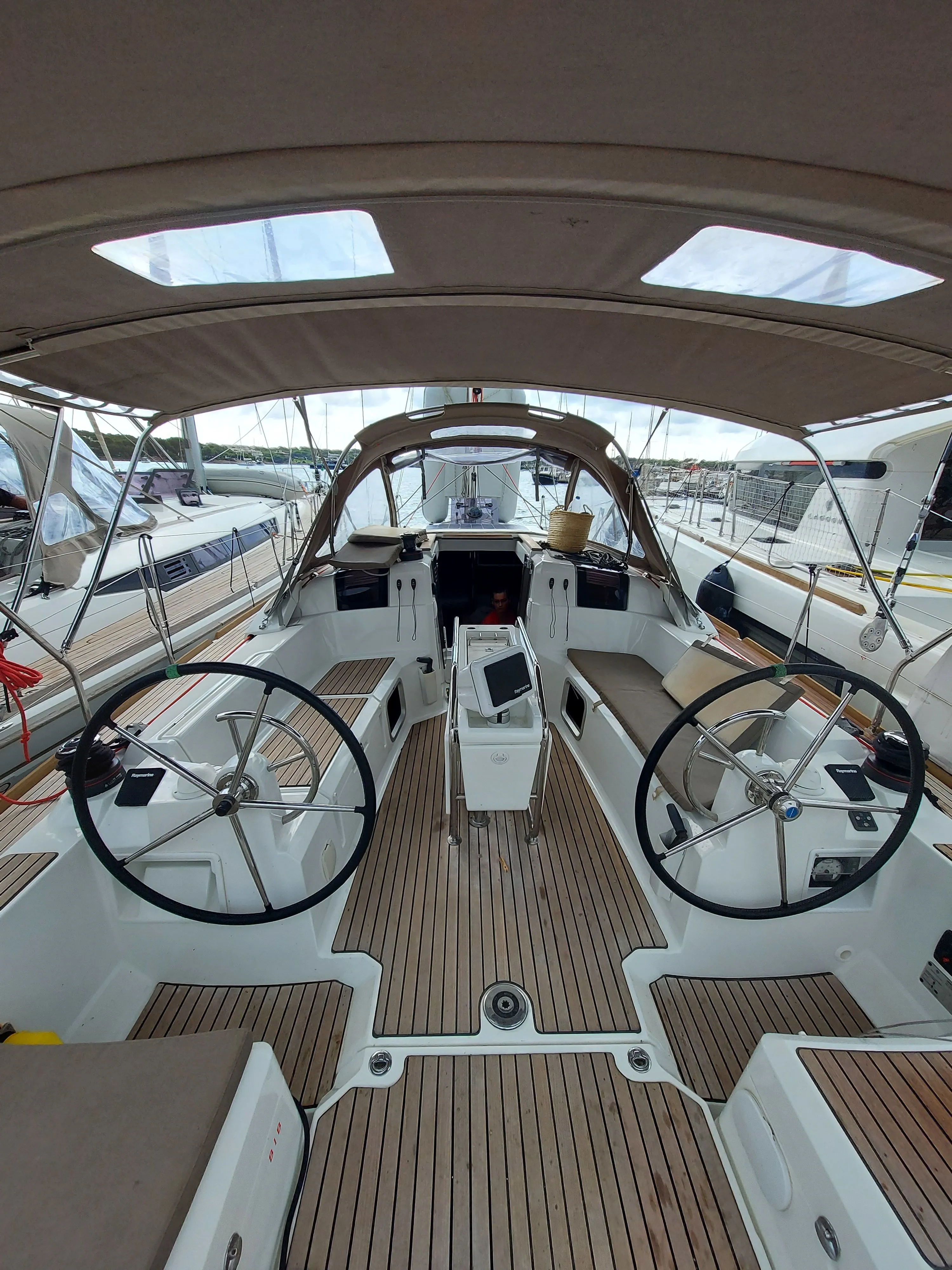 MoElli Charter Boat