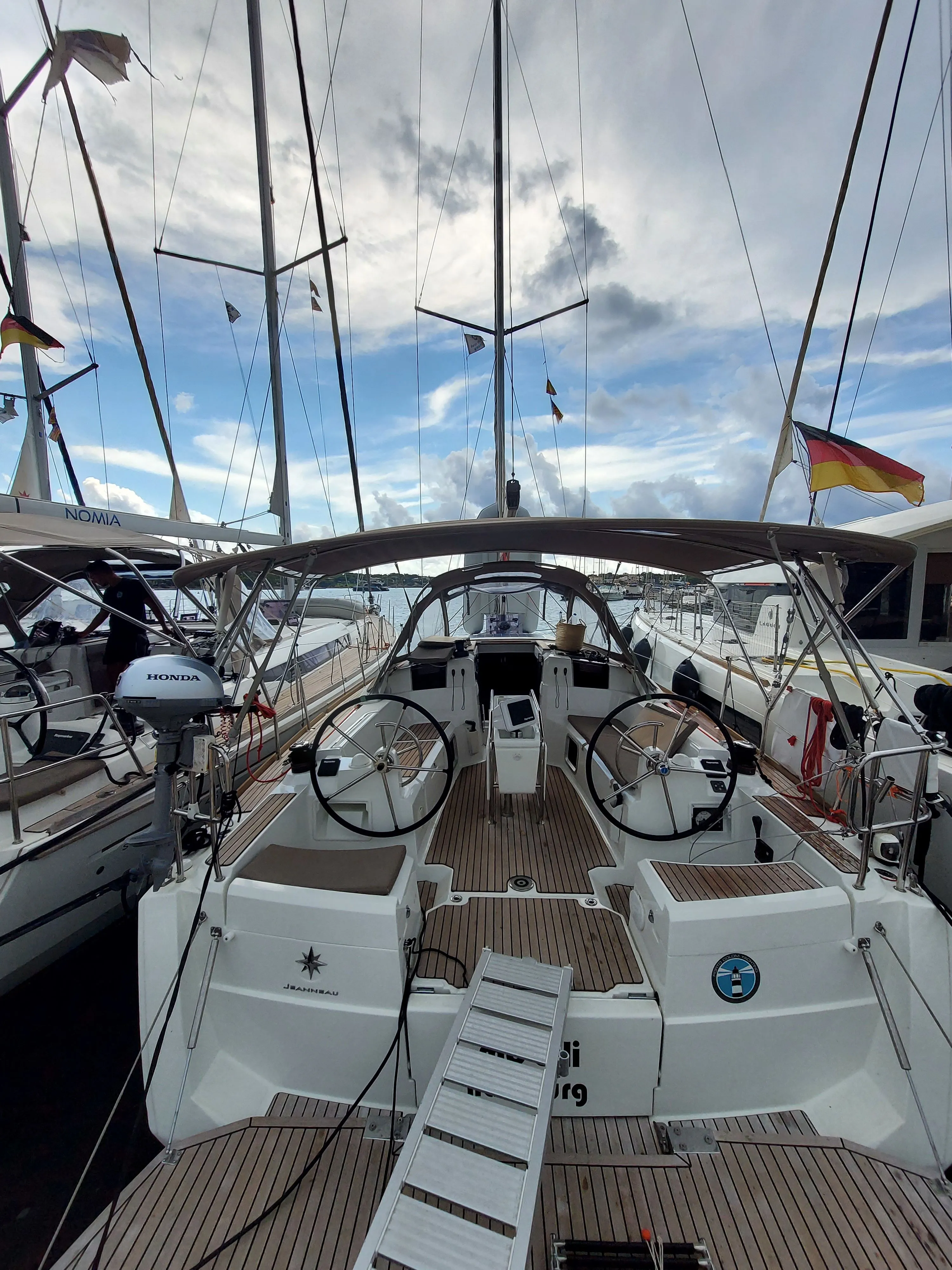 MoElli Charter Boat