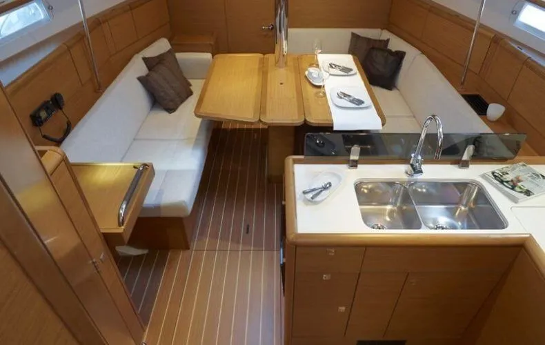 Charter a 11.32m Jeanneau Sun Odyssey 389 in Road Town