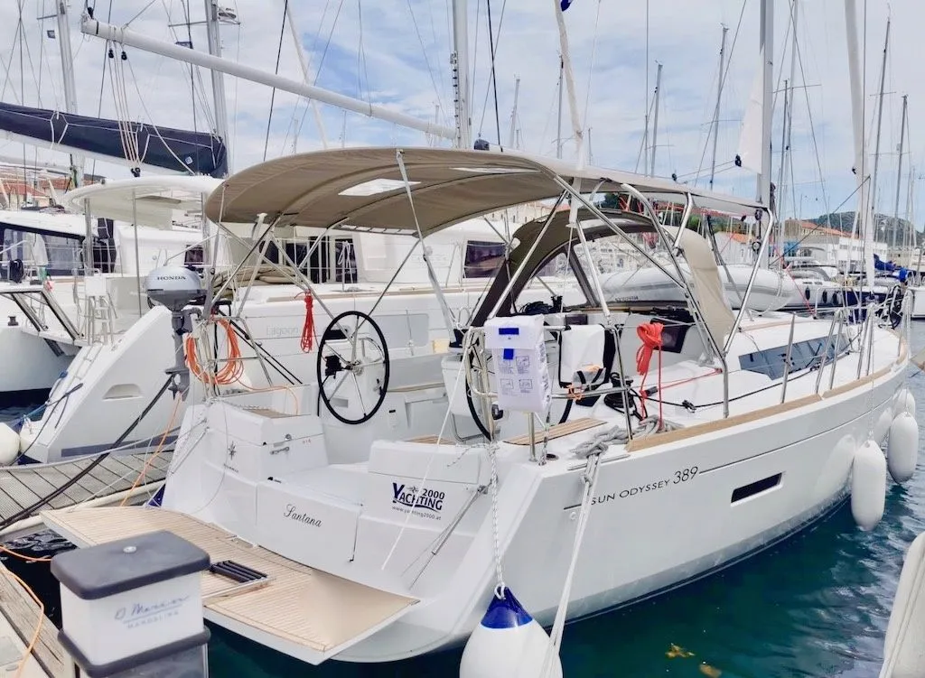 Boot - 11.75m Šibenik Jeanneau Sun Odyssey 389 Hire