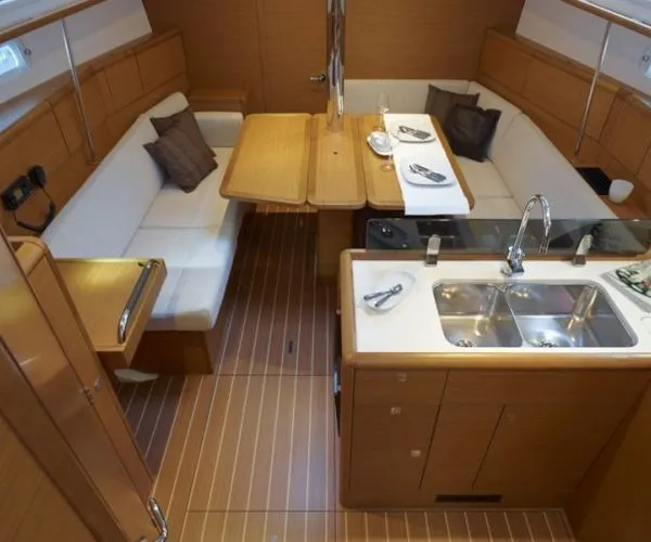 Charter a 11.88m Jeanneau Sun Odyssey 389 Sailing Yacht in Skradin
