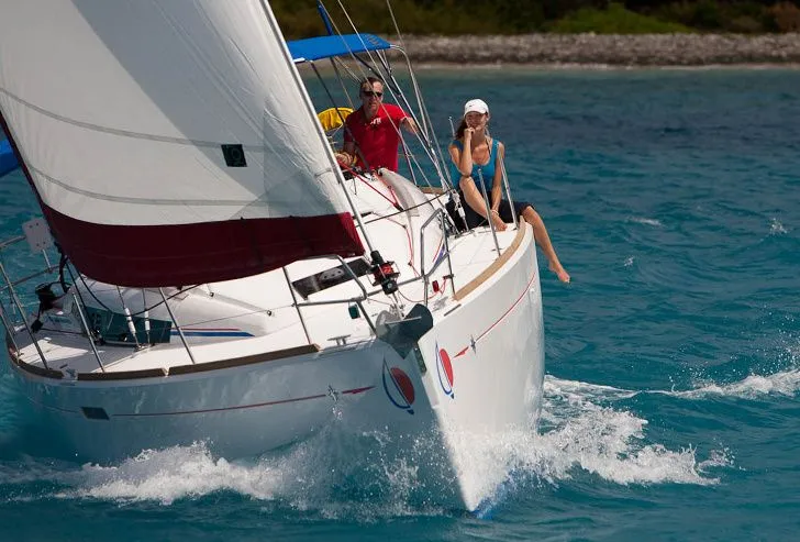 Взять в чартер 11.34м парусная яхта Jeanneau Sun Odyssey 389 в Марина